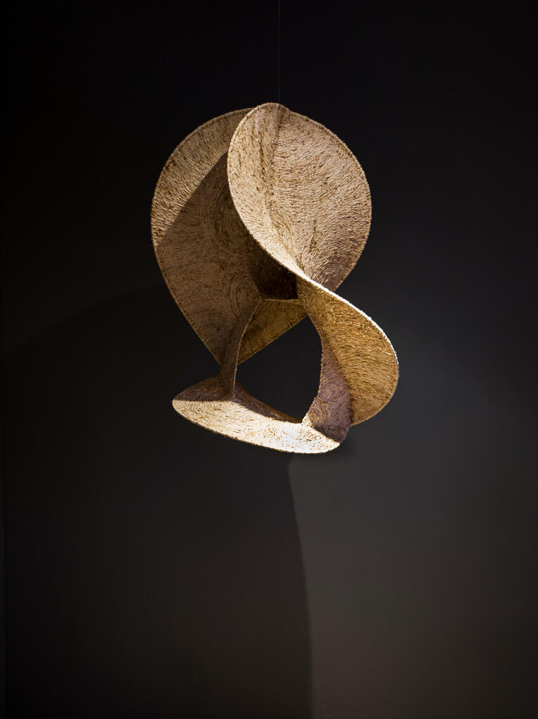 S/TITULO | 2022 Rafia | Varetas de fibra de vidro | 80 x 50 x 50 cm