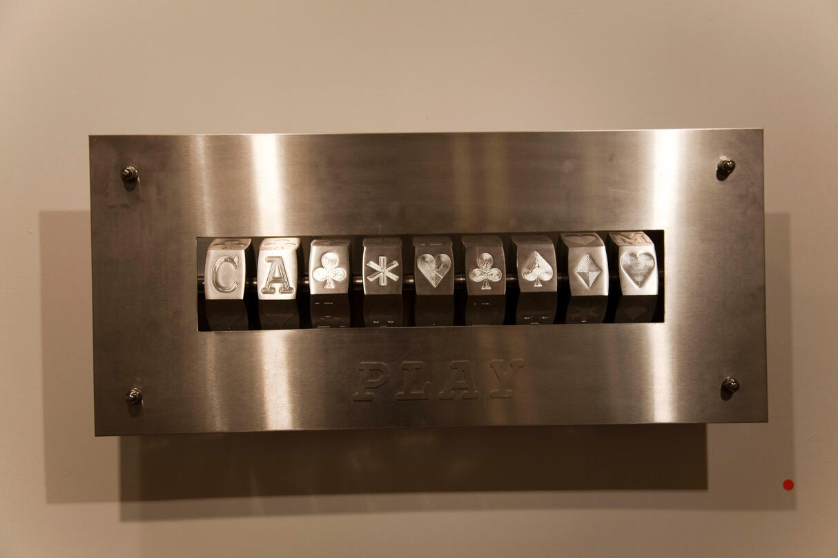 PASSWORD-CARPE DIEM | 2012 Aco inoxidavel | 50 x 80 x 30 cm