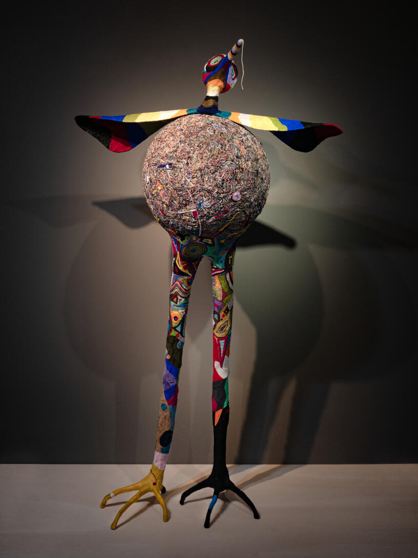 S/TÍTULO | 2025 | Papel | 192cm x 100cm x 70cm