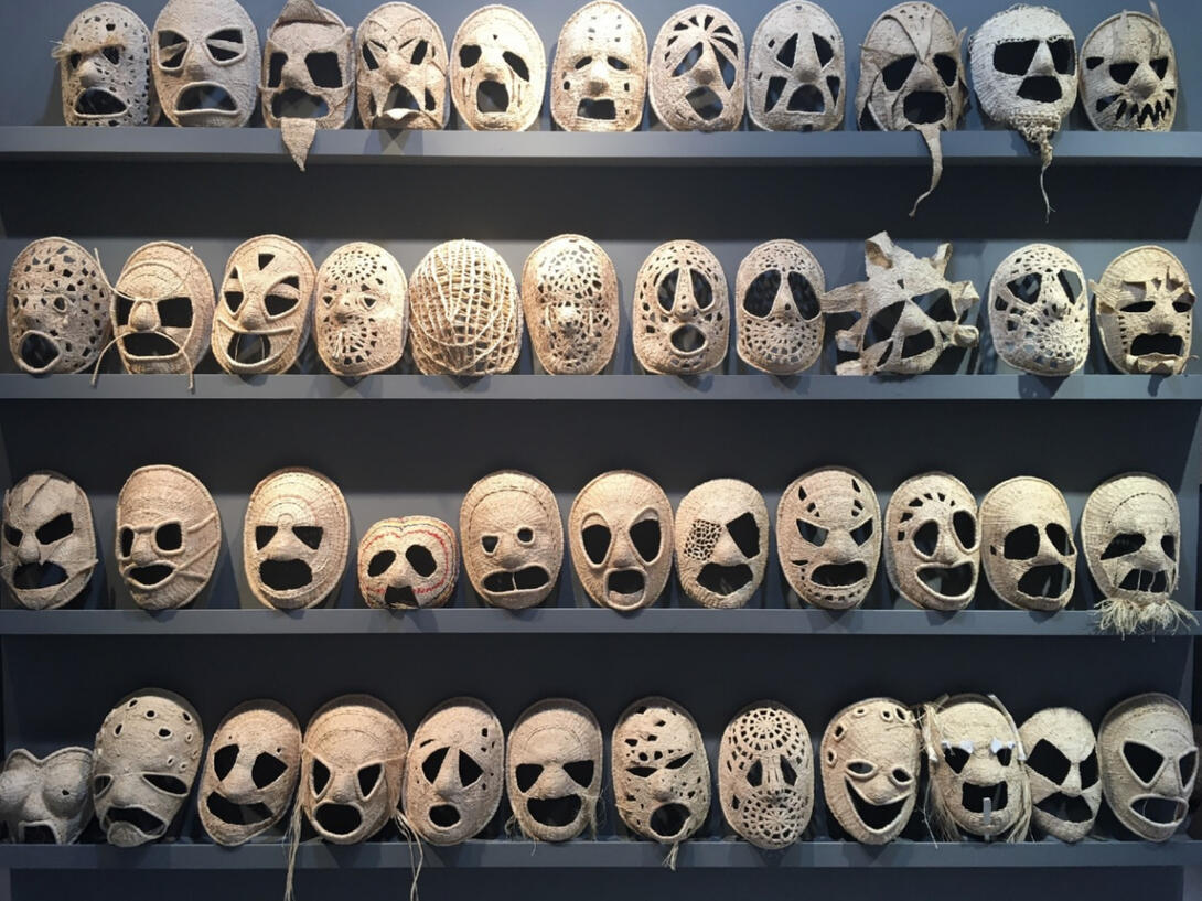 DA SÉRIE "MÁSCARAS MIL" | 2009-2015 | Rafia | 30 x 25 cm