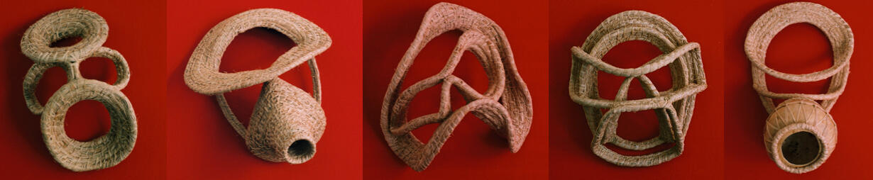 DA SÉRIE "MÁSCARAS MIL" | 2009-2015 | Rafia | 30 x 25 cm