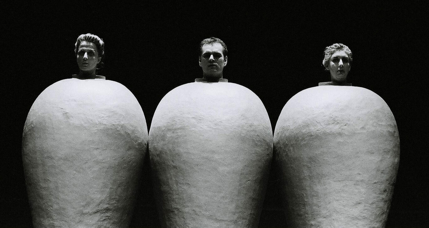 PLAY, de Samuel Beckett | 2006 | Teatro | Cenografia, adereços, interpretação | Encenação Sofia Lobo | A Escola da Noite | Oficina Municipal do Teatro | Coimbra